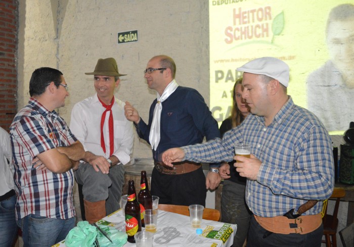 Funcion�rios e prefeito confraternizam no CTG Sentinela dos Pampas