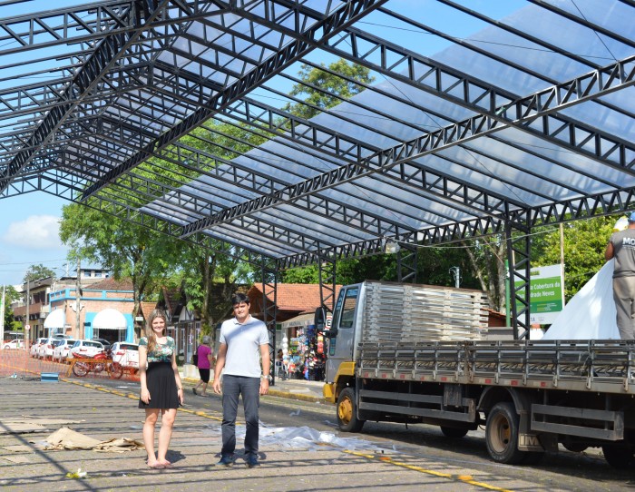 Come�a a ser colocada a cobertura da �Rua Coberta�