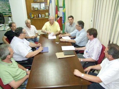 Municpio confirma verbas para calamento e moradias
