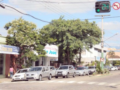 Primeiro semforo entra em funcionamento