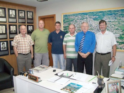 Prefeitura e Bombeiros Voluntrios renovam convnio