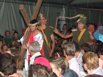 Encena��o da Paix�o e Morte de Cristo emociona o p�blico 
