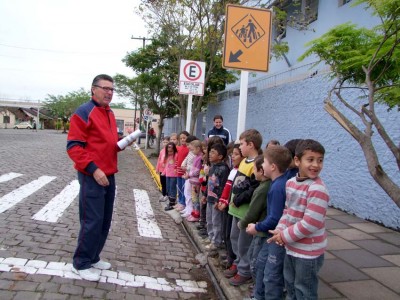 Setor de Tr�nsito sinaliza �reas especiais do munic�pio 