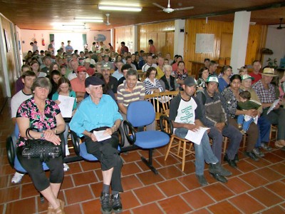 63 famílias assinam contratos de habitação rural