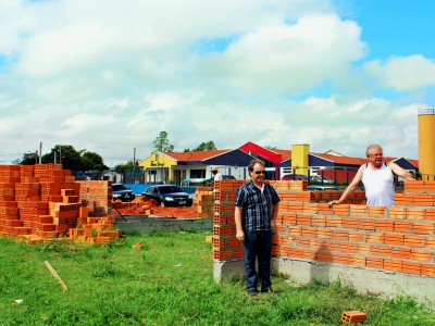 Mais 40 moradias come�am a sair do papel