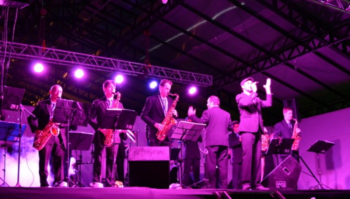 Natal das Candeias encerrou domingo em grande estilo