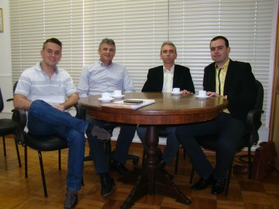 Prefeito e Secret�rio de Industria visitam Cosuel em Encantado 