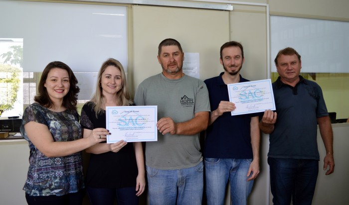 Recanto da Vida entrega certificados