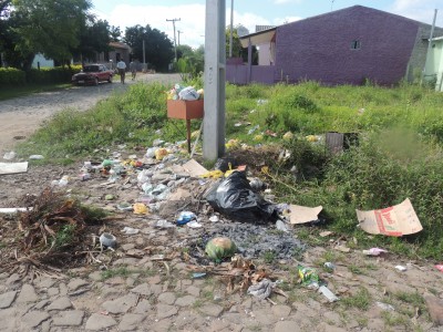 PROBLEM�TICA DO LIXO EM CANDEL�RIA