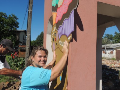 Gabriela come�a a decora��o do Natal das Candeias