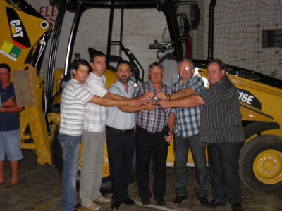 Entrega Retroescavadeira na Linha Palmeira