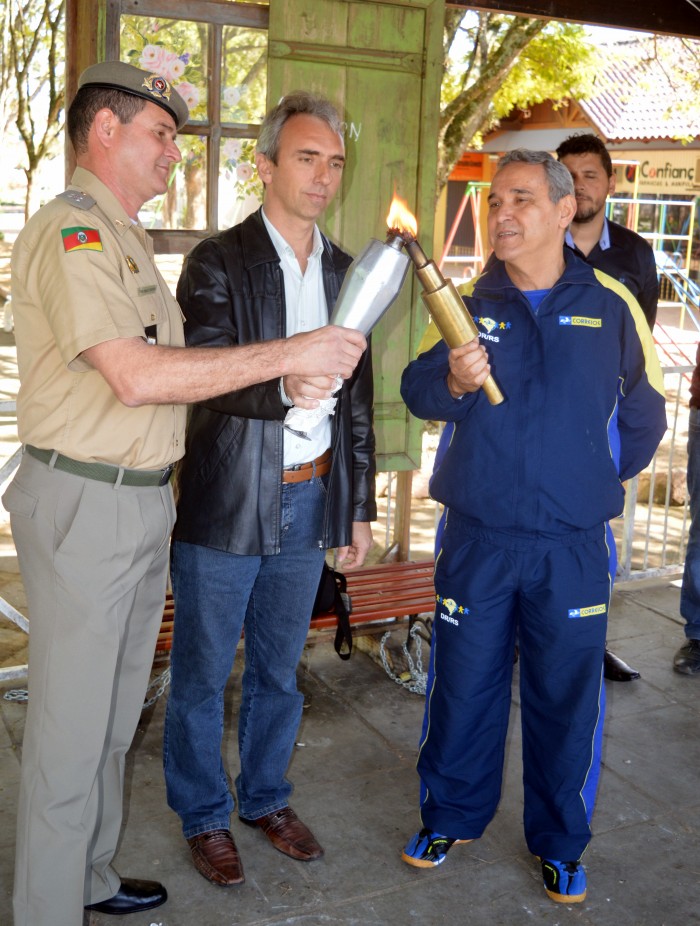 Candel�ria recebe o fogo simb�lico da  Semana da P�tria