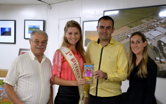 Candel�ria recebe convite para a 6� Feira Sol