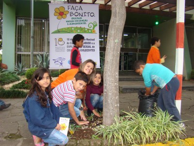 Ato simblico encerra semana de Combate  Violncia e Abuso