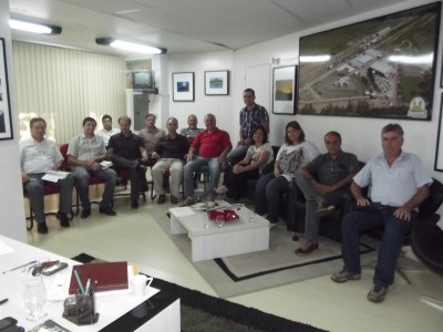 Prefeito de Candel�ria re�ne secretarios para avalia��o