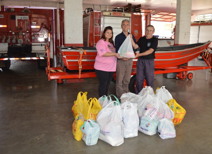 Bombeiros Volunt�rios repassam doa��es ao Gabinete da Primeira Dama