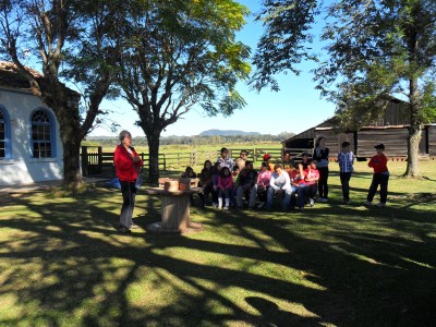 Alunos visitam pontos tur�sticos de Candel�ria