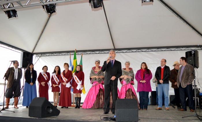 Abertura da 8� Festa da Col�nia e Fase Regional do ENART