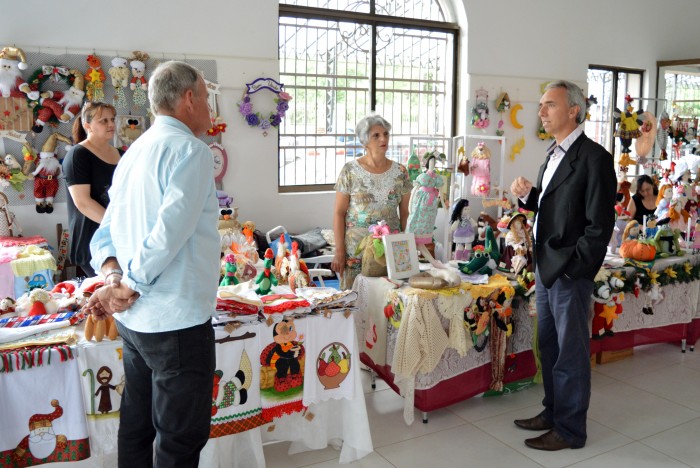 Exposio de artesanato na Casa de Cultura Marco Mallmann