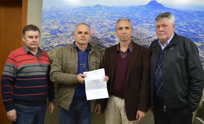 Prefeito garante pagamento de metade do d�cimo em julho