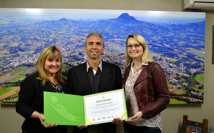 Candel�ria recebe certificado do �Dia do Desafio 2014�
