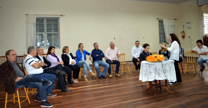 Secretaria de Educa��o promove reuni�o de efetividade