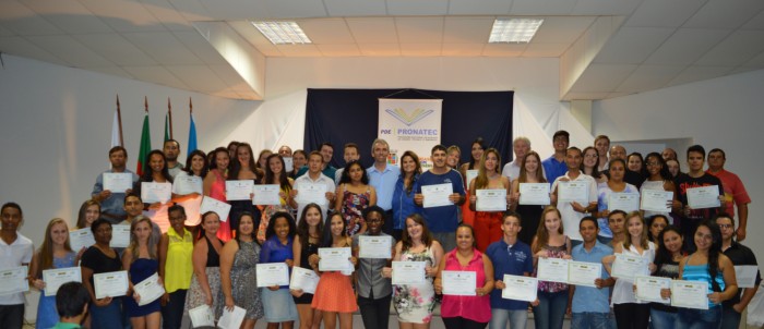 79 alunos se formam nos cursos  PRONATEC em Candel�ria