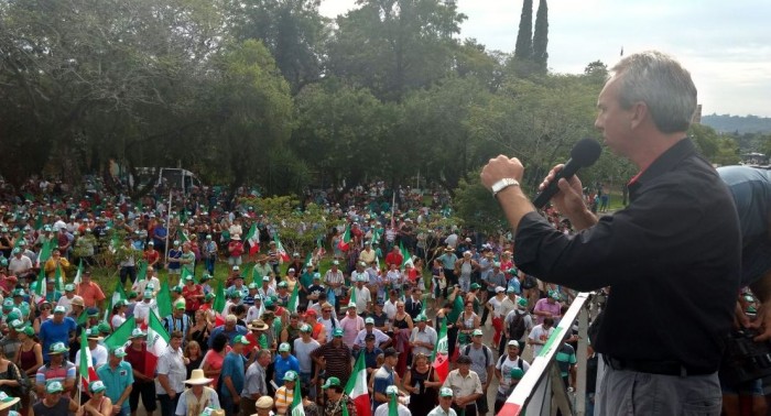 Paulo Butzge participa de protesto 