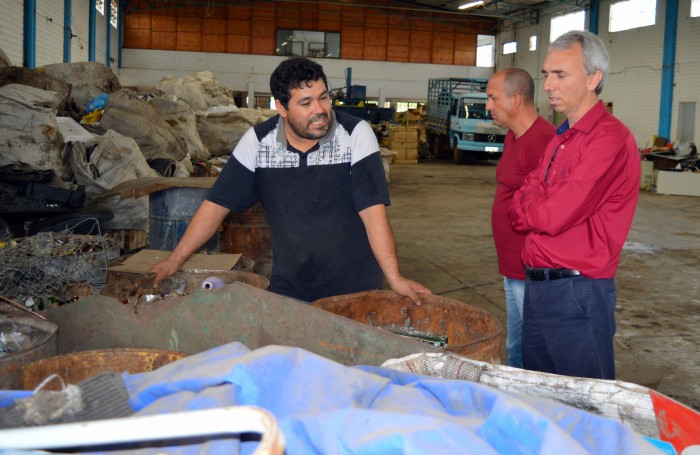Prefeito busca modelo de seleo de lixo para Candelria