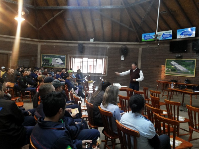 Chefe  de Tr�nsito de Candel�ria  profere palestra para funcion�rios da Gazin