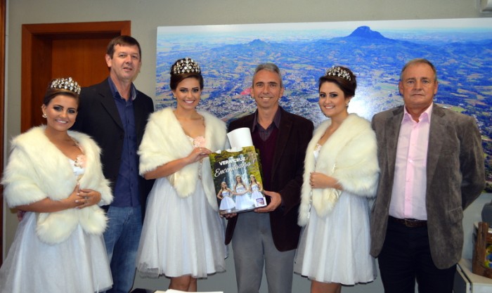 Butzge recebe convite de anivers�rio de Vera Cruz