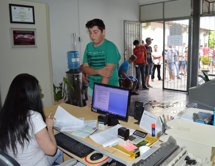 Jovens passam por nova sele��o para Servi�o Militar